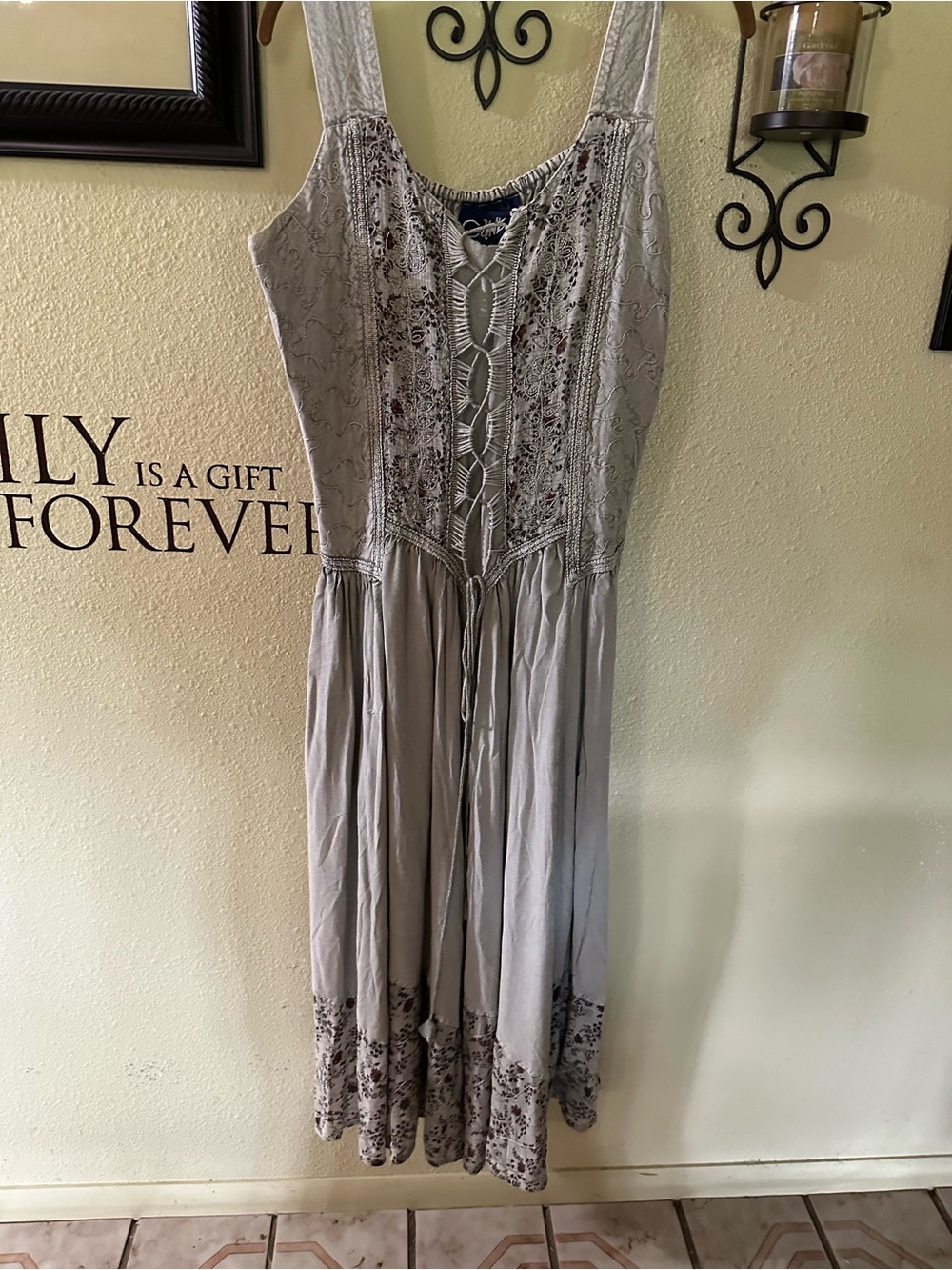 Sleeveless Lace-Front Maxi Dress in Light Gray - Picture 5 of 12